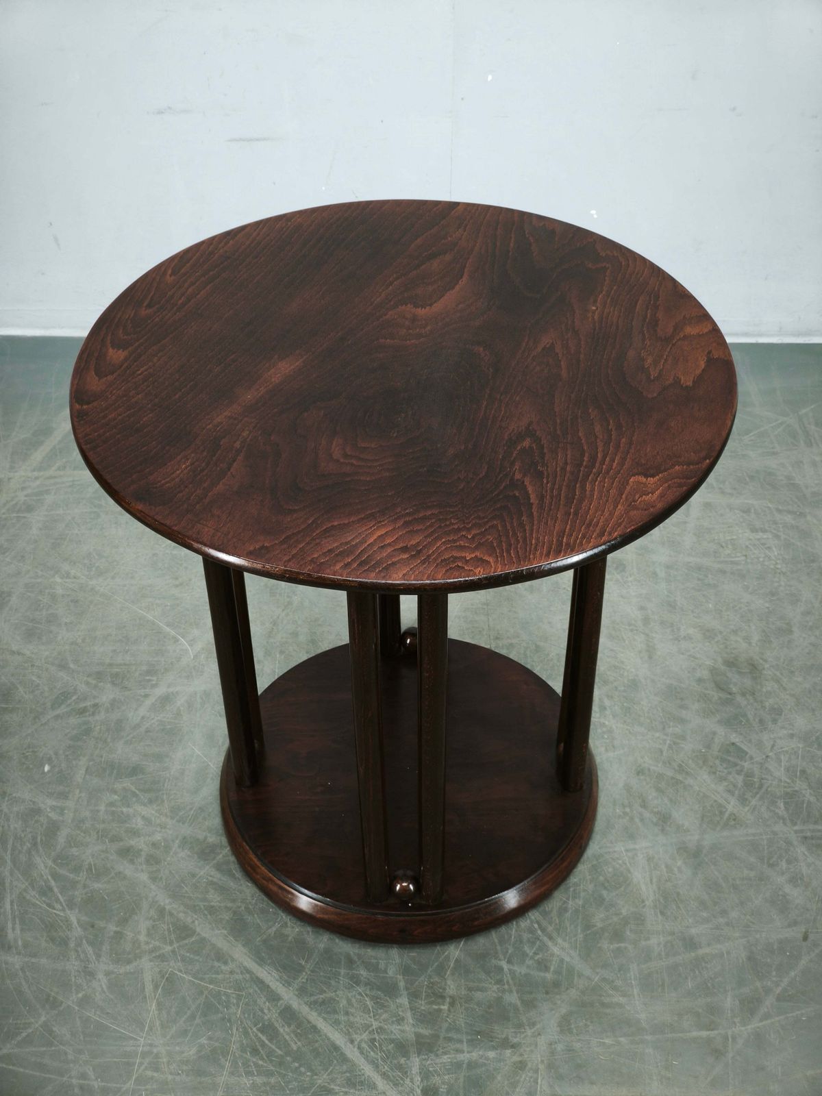 Table Fledermaus Vienna Secession, attribuée à Kohn ou Thonet, vers 1900 photo vintage