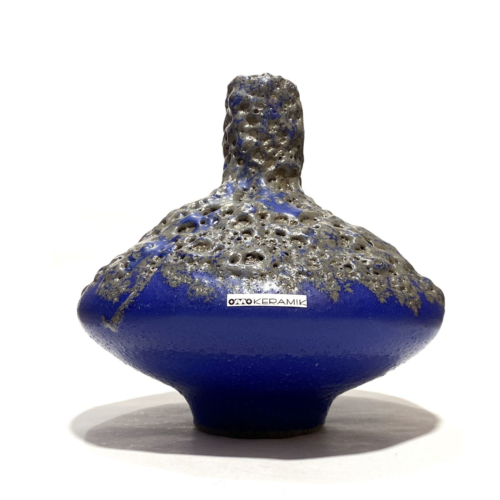 Otto Keramik 206 vaas in blauw fat lava (17,5 cm diameter), West-Duits art pottery glazuur