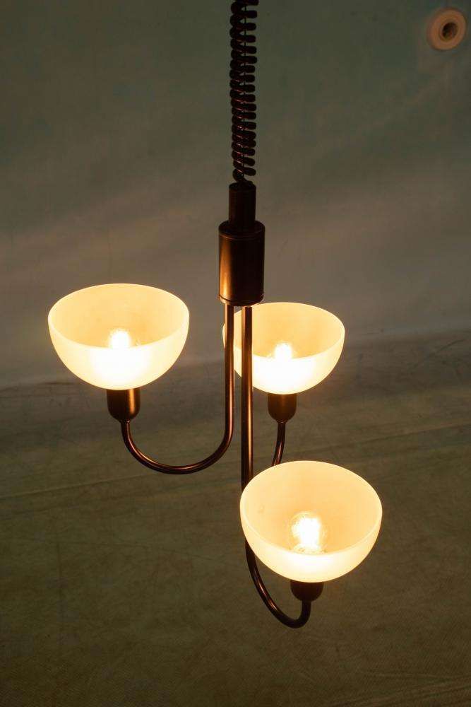 photo vintage Memphis-stijl hanglamp jaren 1960, verstelbare vintage lamp.