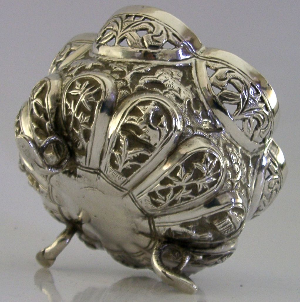 Bol d'époque en argent massif, Inde, vers 1900, décor animalier, 81 g photo 145.0
