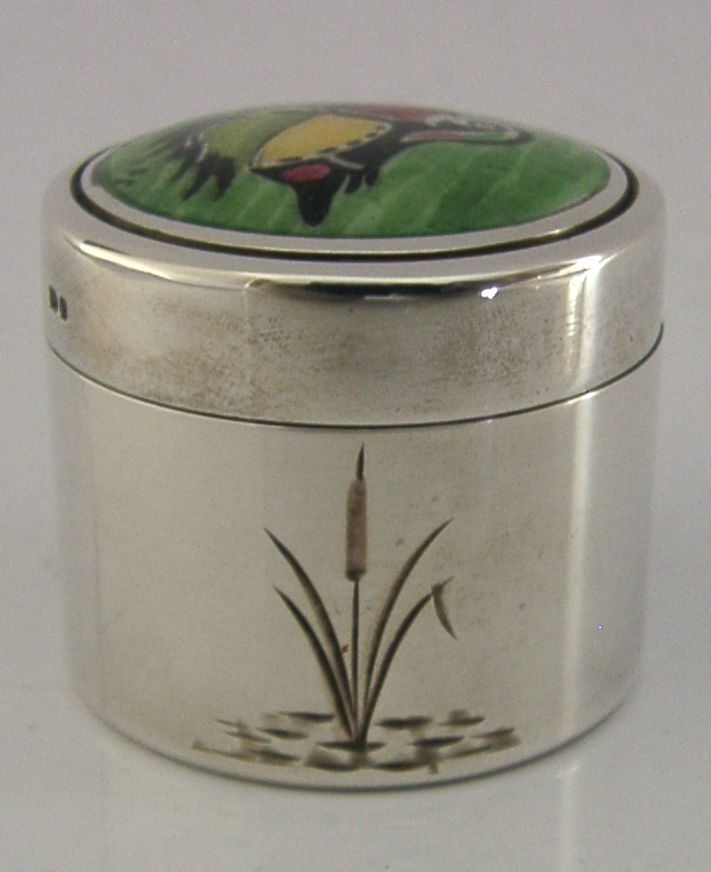 Boîte en argent massif sterling et émail, représentation de canard, Angleterre, 1979 photo for sale