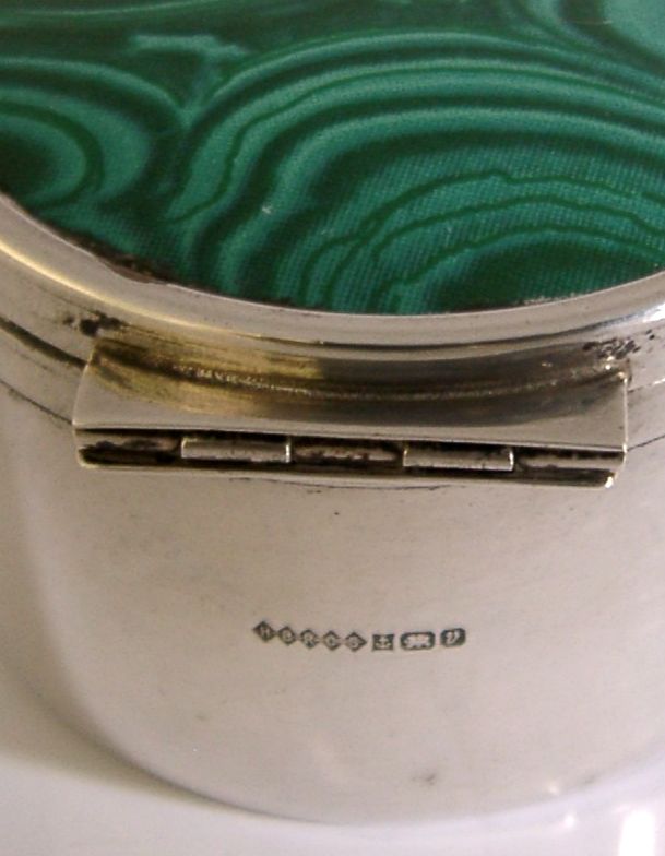 photo furniture Boîte anglaise en argent sterling et émail céramique 1995, 34 g
