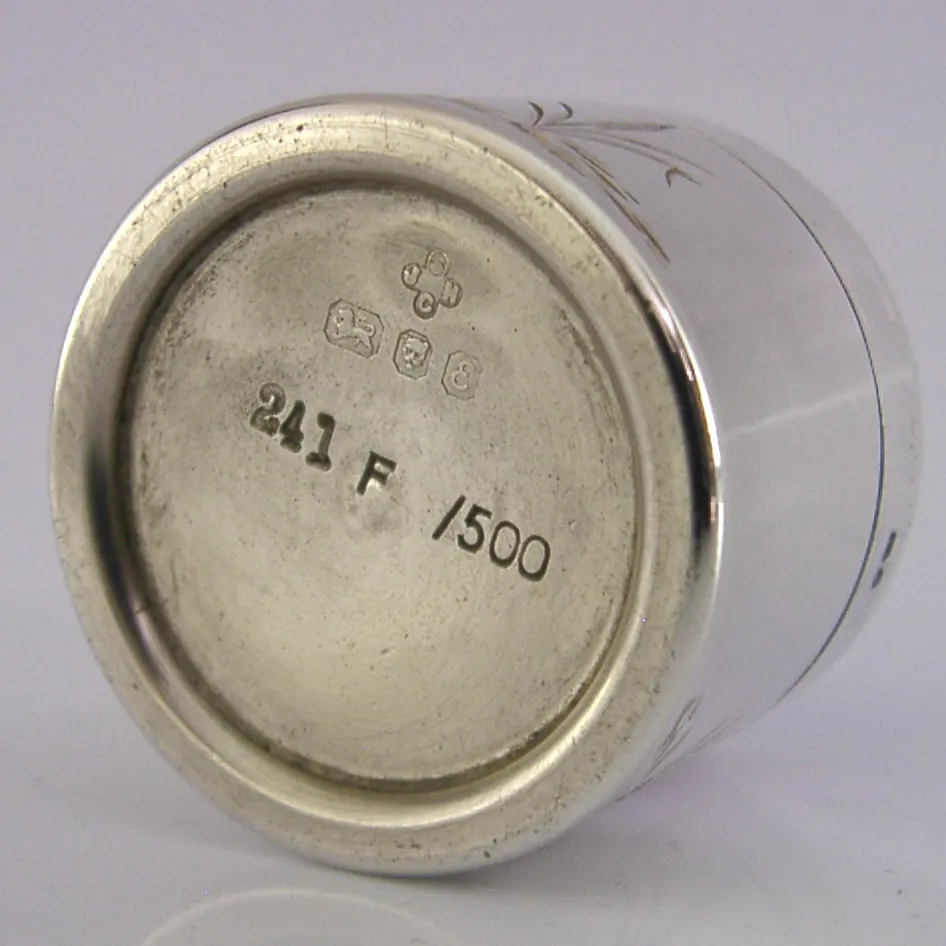 Boîte en argent massif sterling et émail, représentation d'un garrot albéole, Angleterre, 1979 photo vinterior