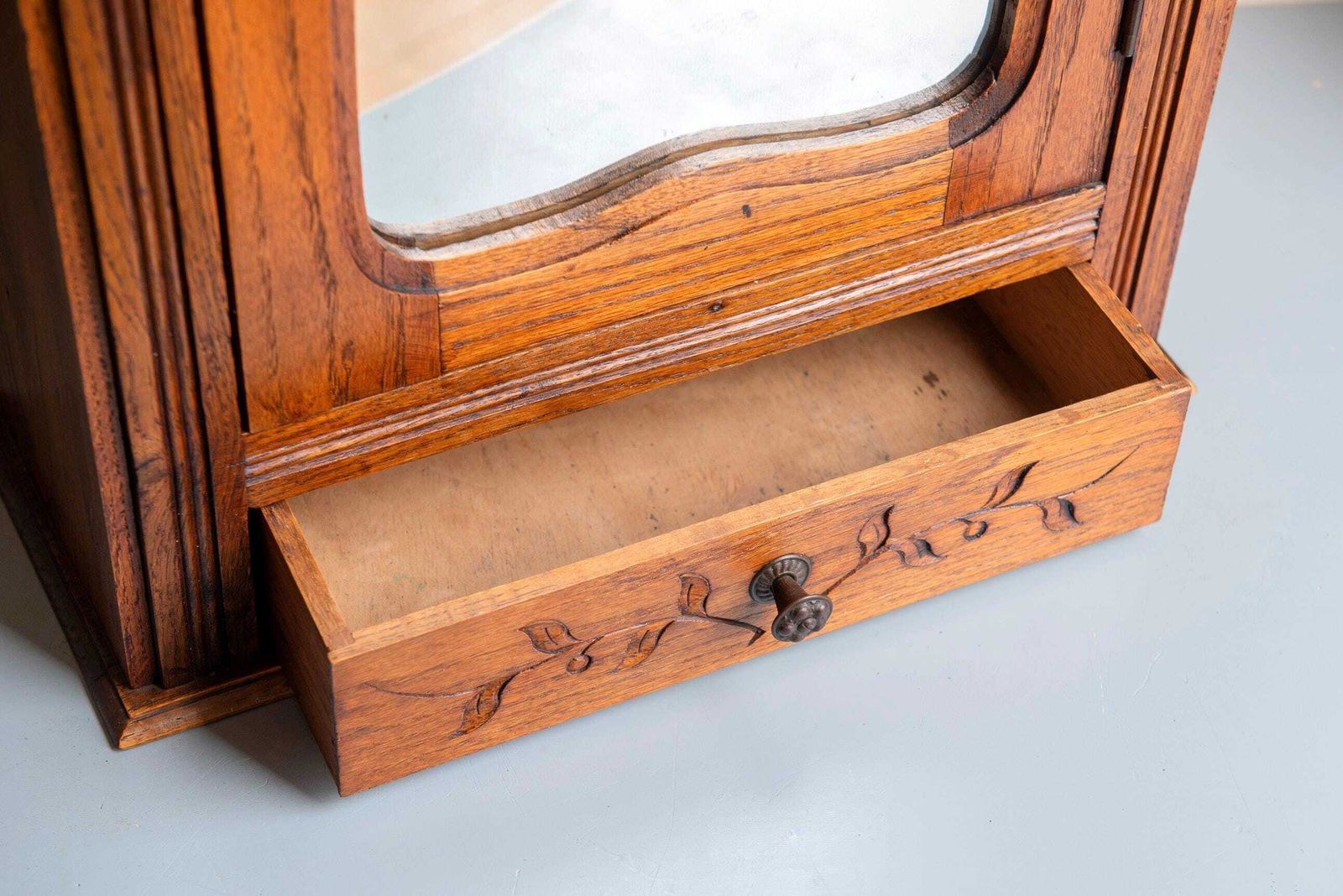 Armoire murale d'époque française en chêne, XIXe siècle, armoire à pharmacie suspendue, rangement de salle de bains rustique photo 354.0