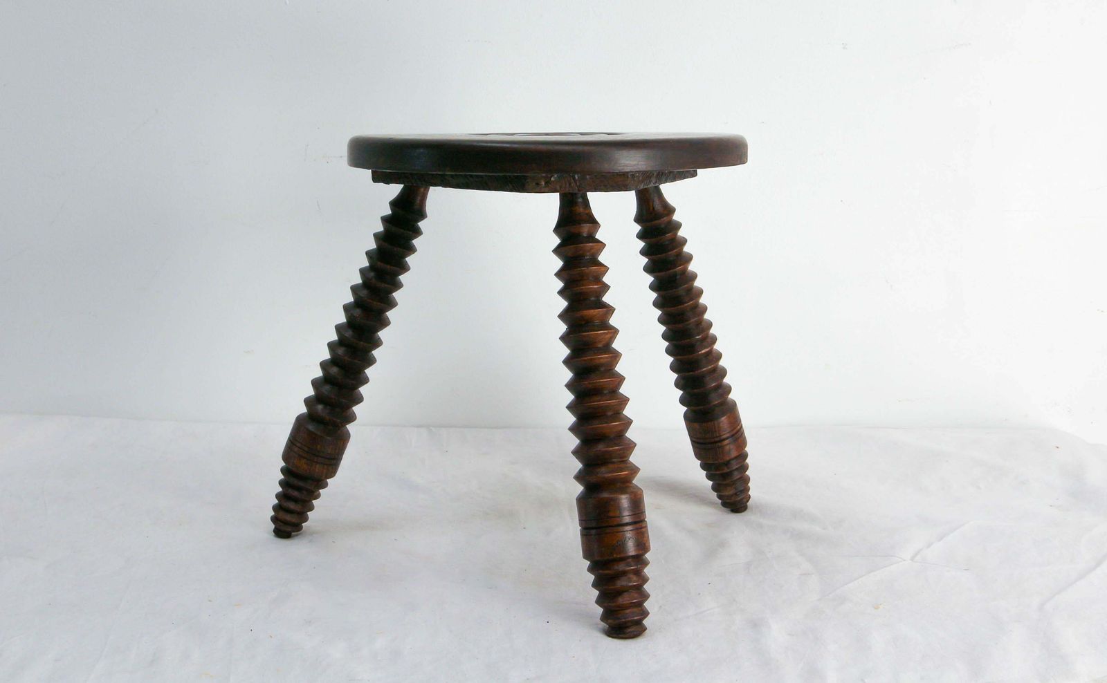 Driepotige Kruk Rond Eiken, In De Stijl Van Dudouyt, Frankrijk Ca. 1950 photo Meubels