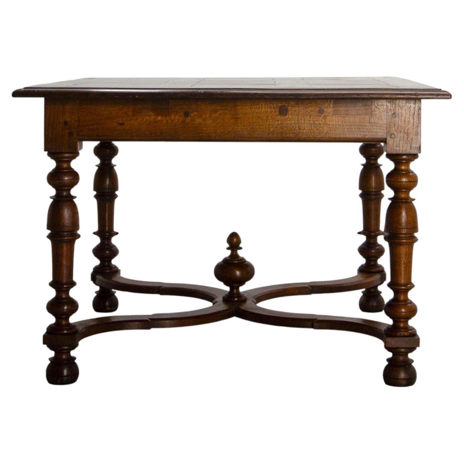 Table carrée en chêne de style Louis XIII à entretoise en X, fin du XIXe siècle