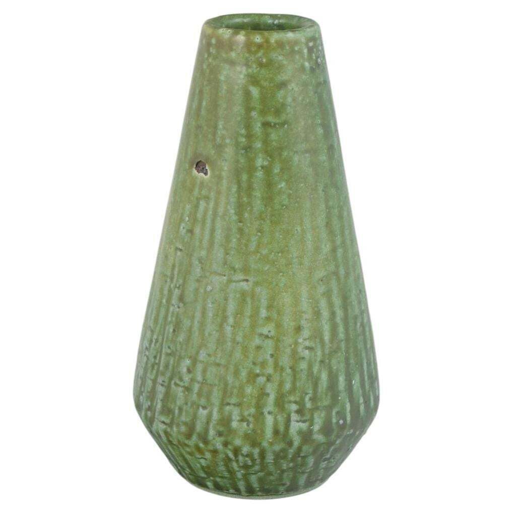 Vase en grès Nymølle, glaçure verte coulante, par Gunnar Nylund, Danemark