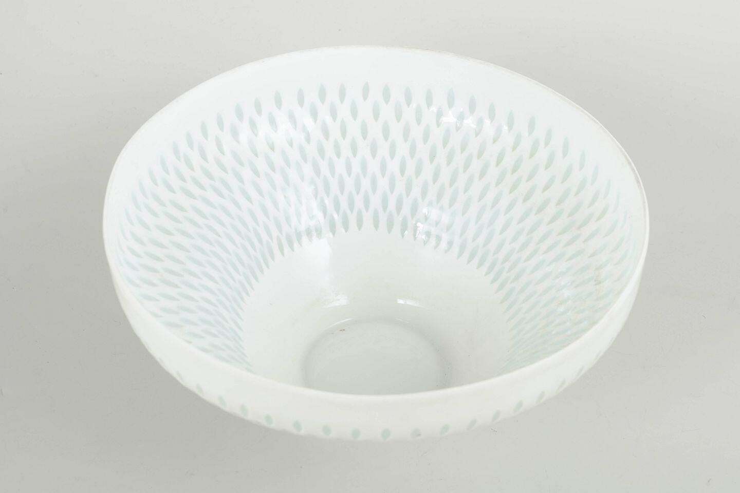Friedl Holzer Kjellberg For Arabia. Large Bowl With “Rice Porcelain” Decoration. photo furniture