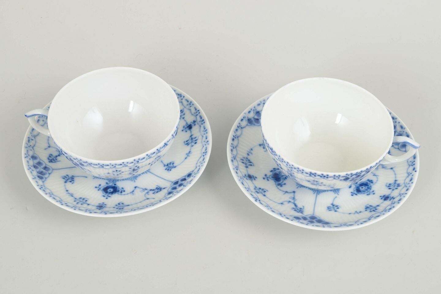 Royal Copenhagen. Blue Fluted Half Lace, deux tasses à thé avec soucoupes, années 1980. photo Décoration