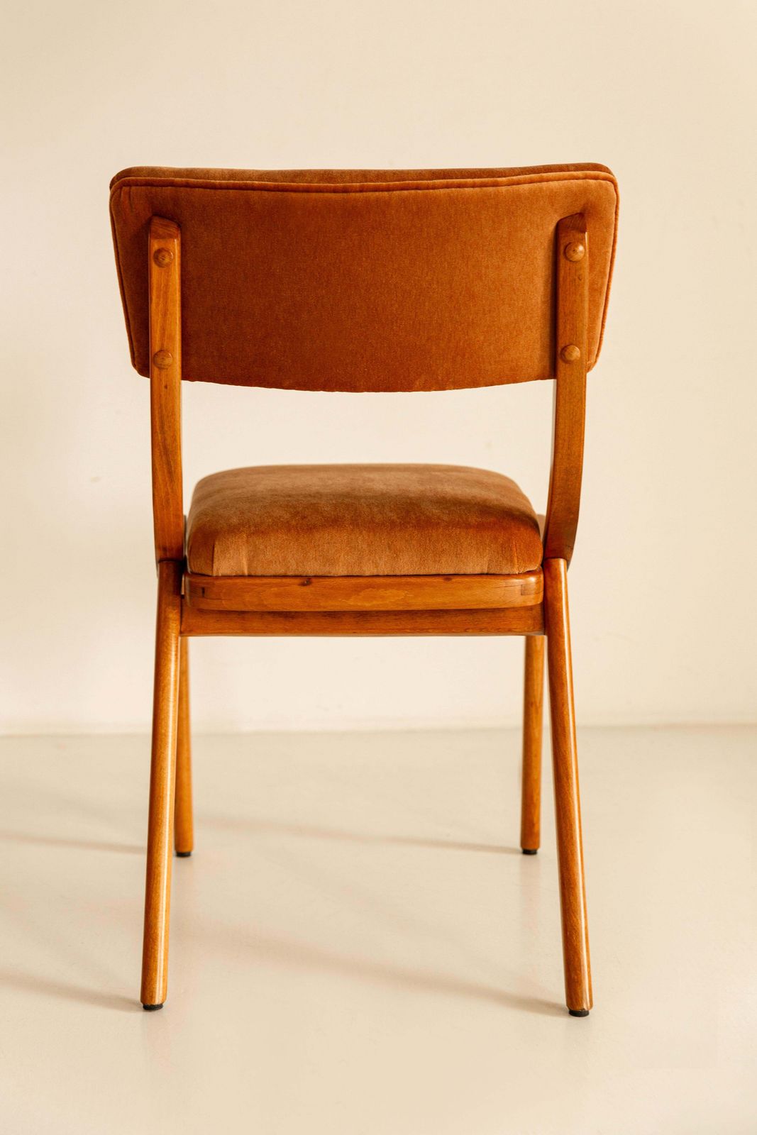 Mid-Century Modern Bumerang Chair, Rust Velvet, Polen, jaren 1960 photo vinterior