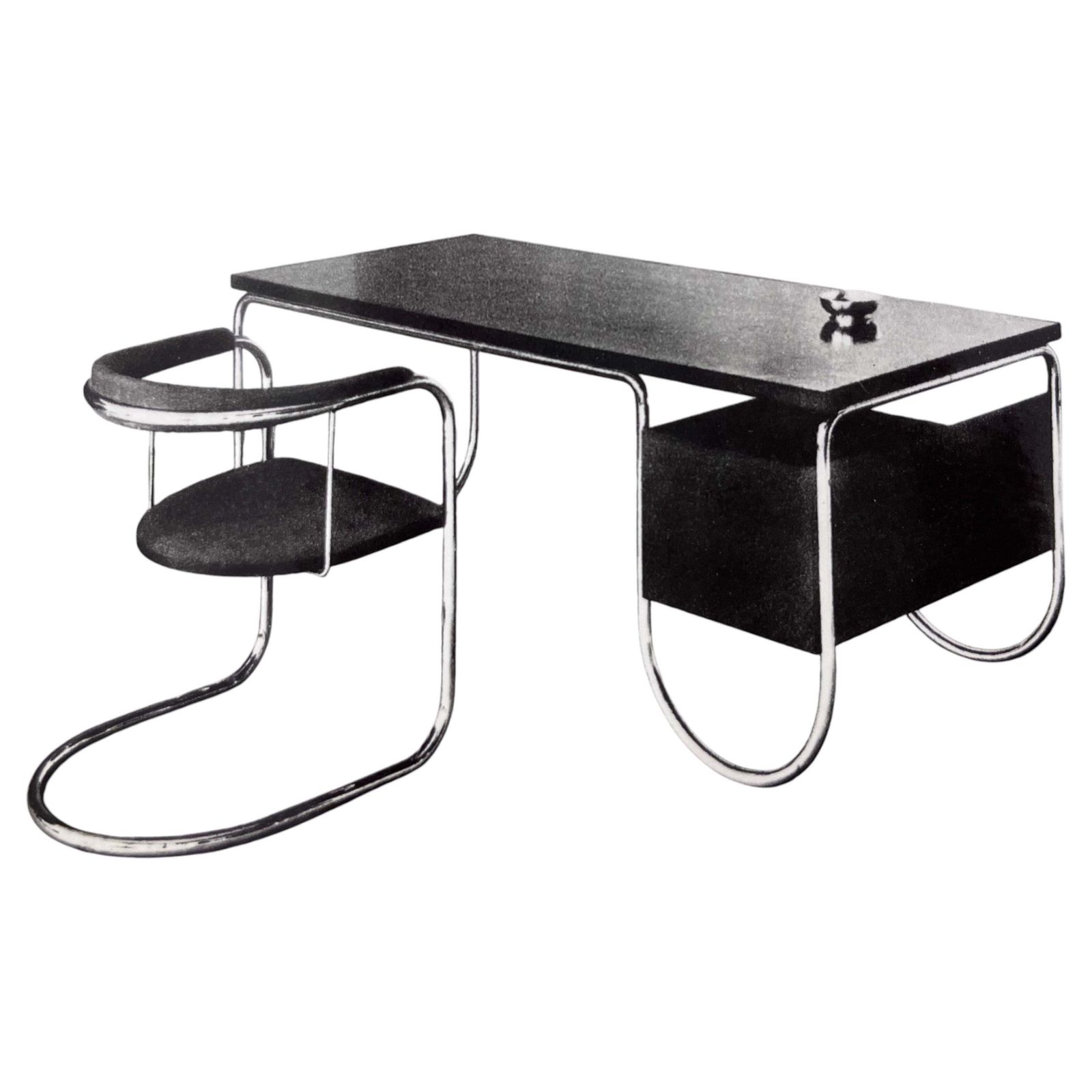 Originele foto van Bauhaus buisstalen chromen bureau met stoel, jaren 1930, jaren 1950