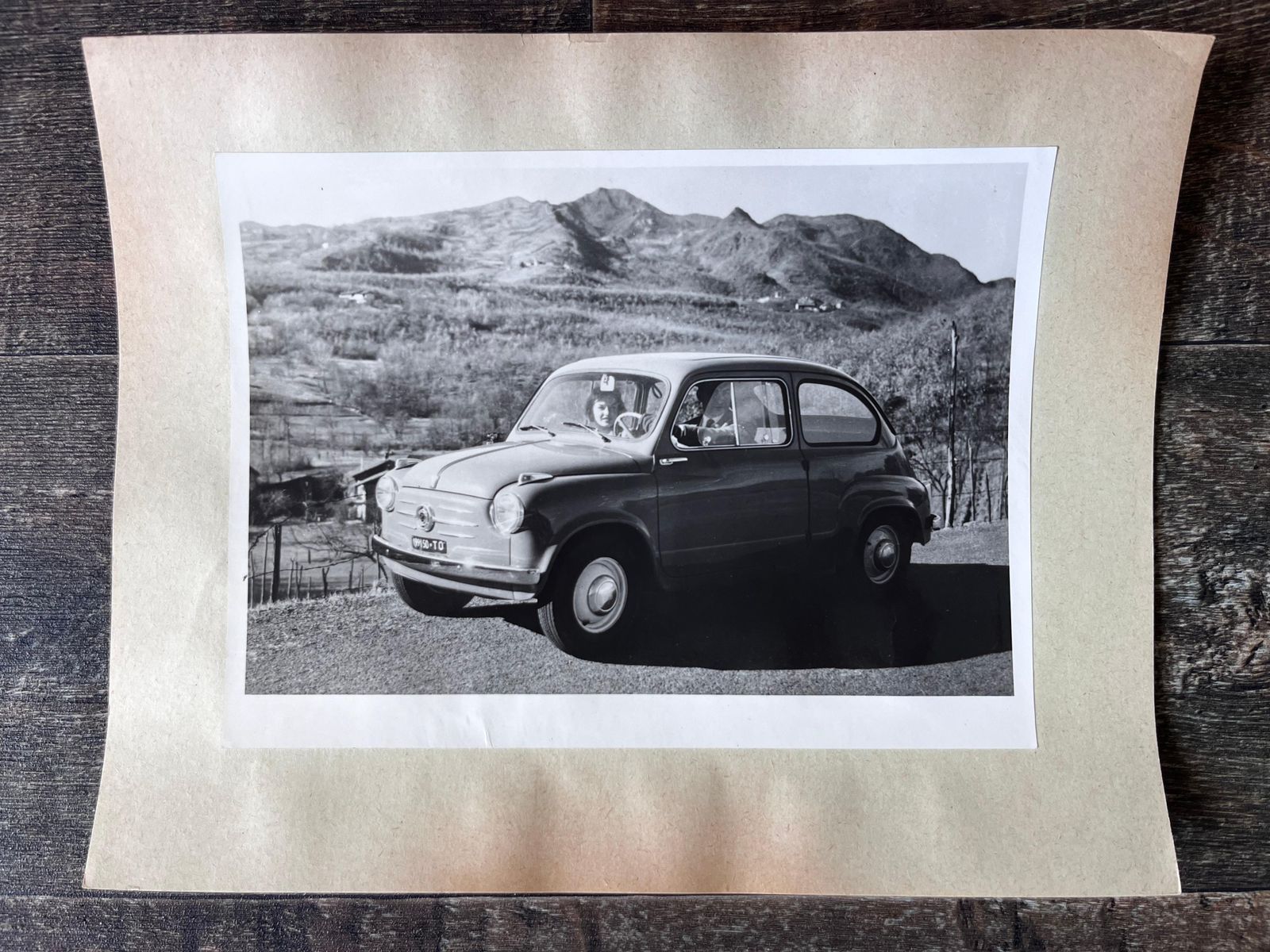 Originele foto van een Fiat, ca. jaren 1950 photo furniture