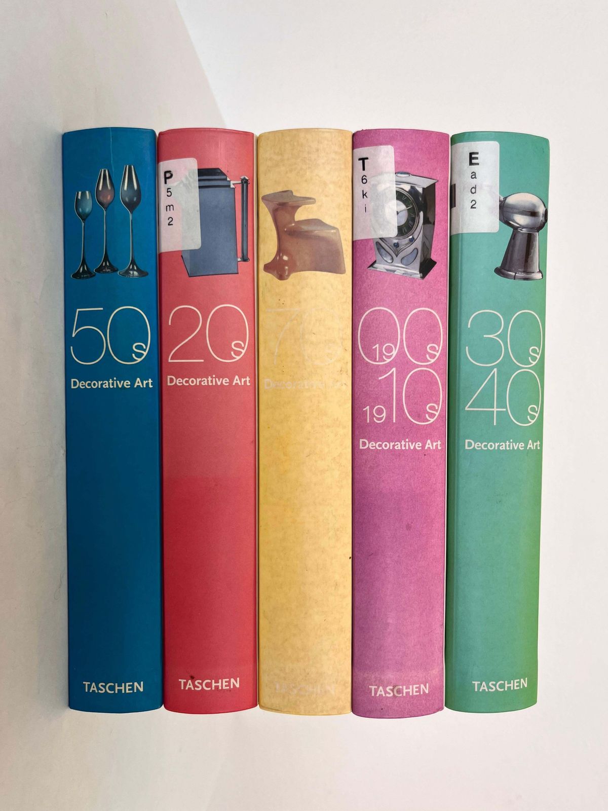 Ensemble de livres d'art décoratif par Charlotte A Peter Fiell / Taschen photo for sale