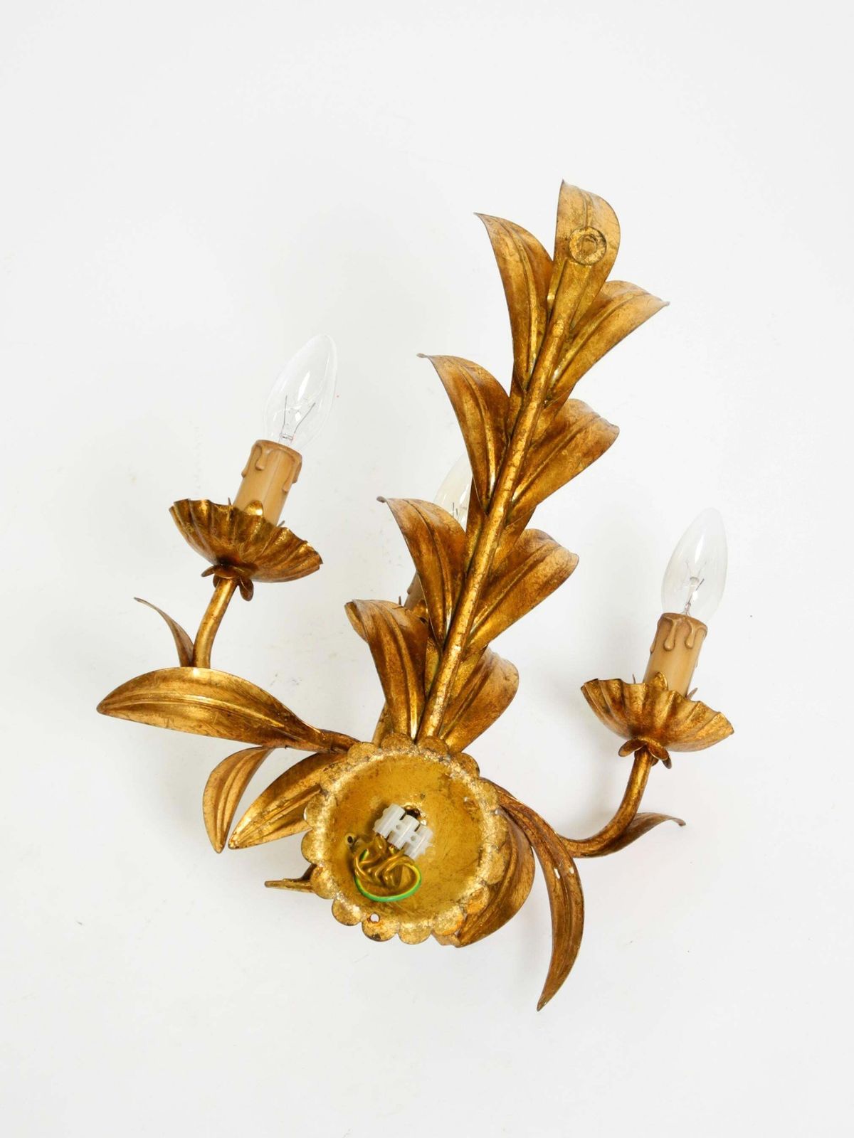 Verlichting Grote Italiaanse Florentijnse Vergulde Metalen Wandlamp Met 3 Fittingen, jaren 1960 photo