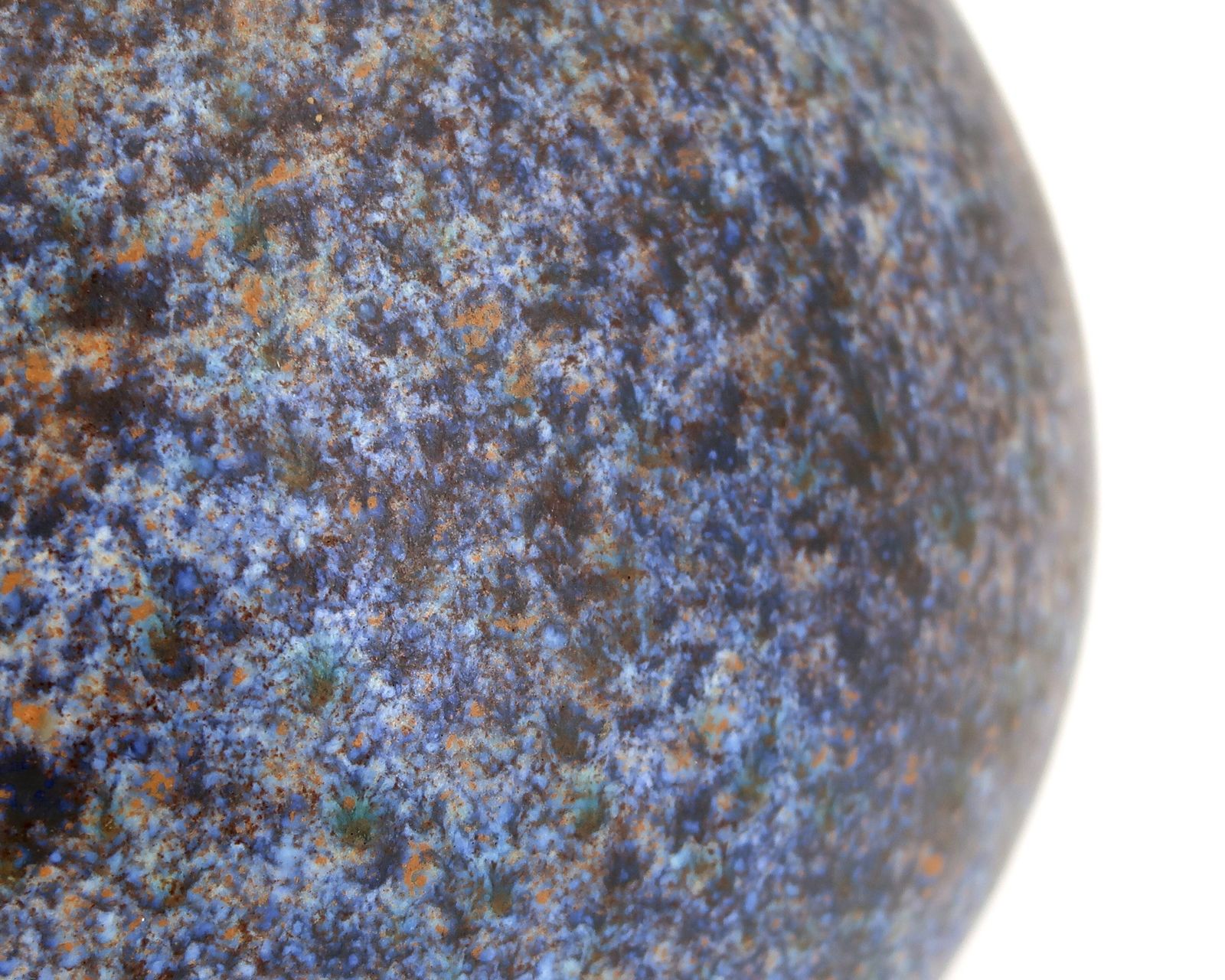 Vase en céramique bleu moucheté, par Bernard Buffat, années 1970. photo 564.0