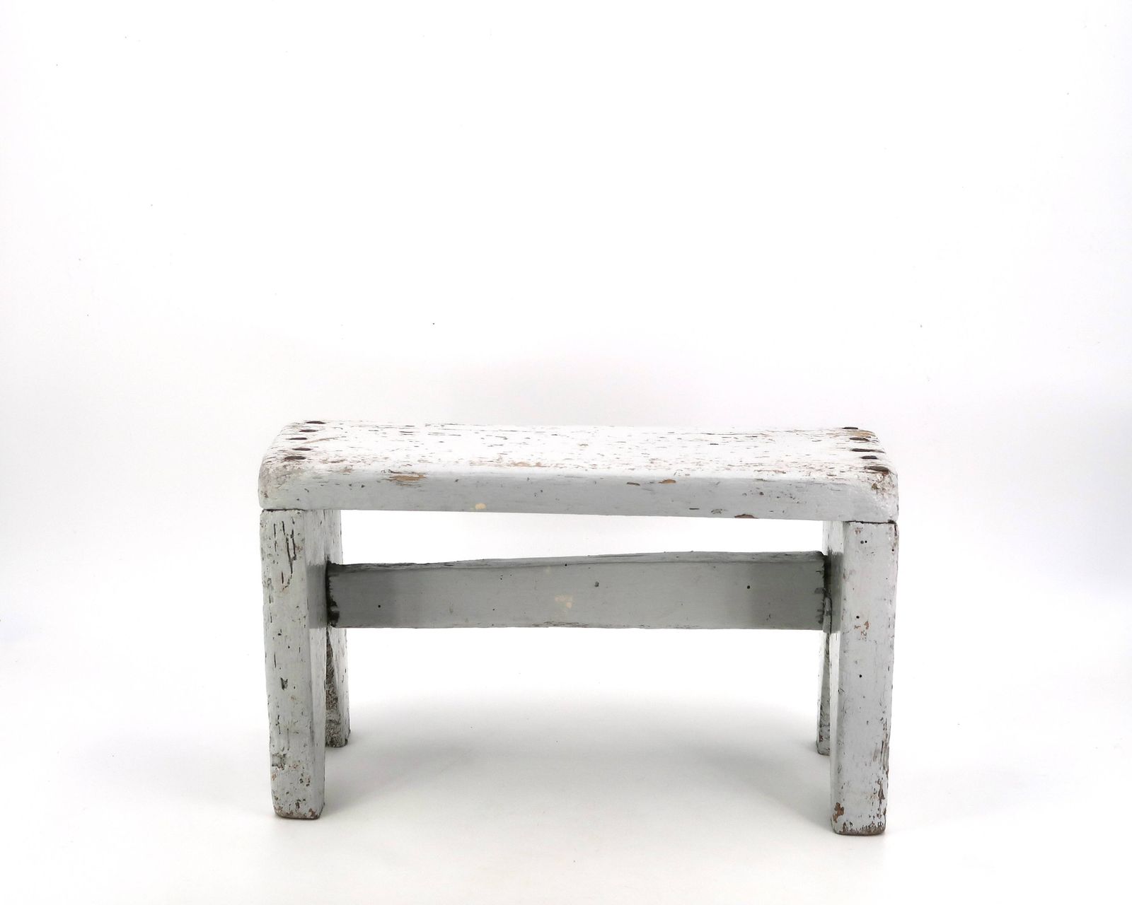 Petit banc gris ou marchepied en bois, années 1950. photo furniture