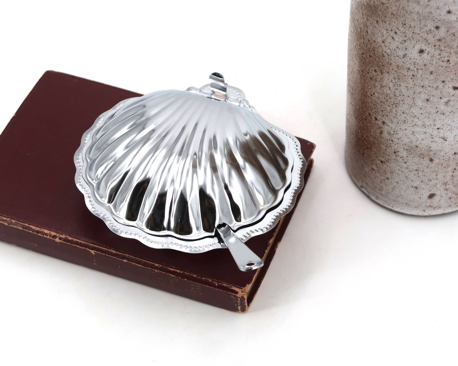 Silver Plated Metal And Glass Shell Shaped Butter Dish With Its Knife. photo vinterior