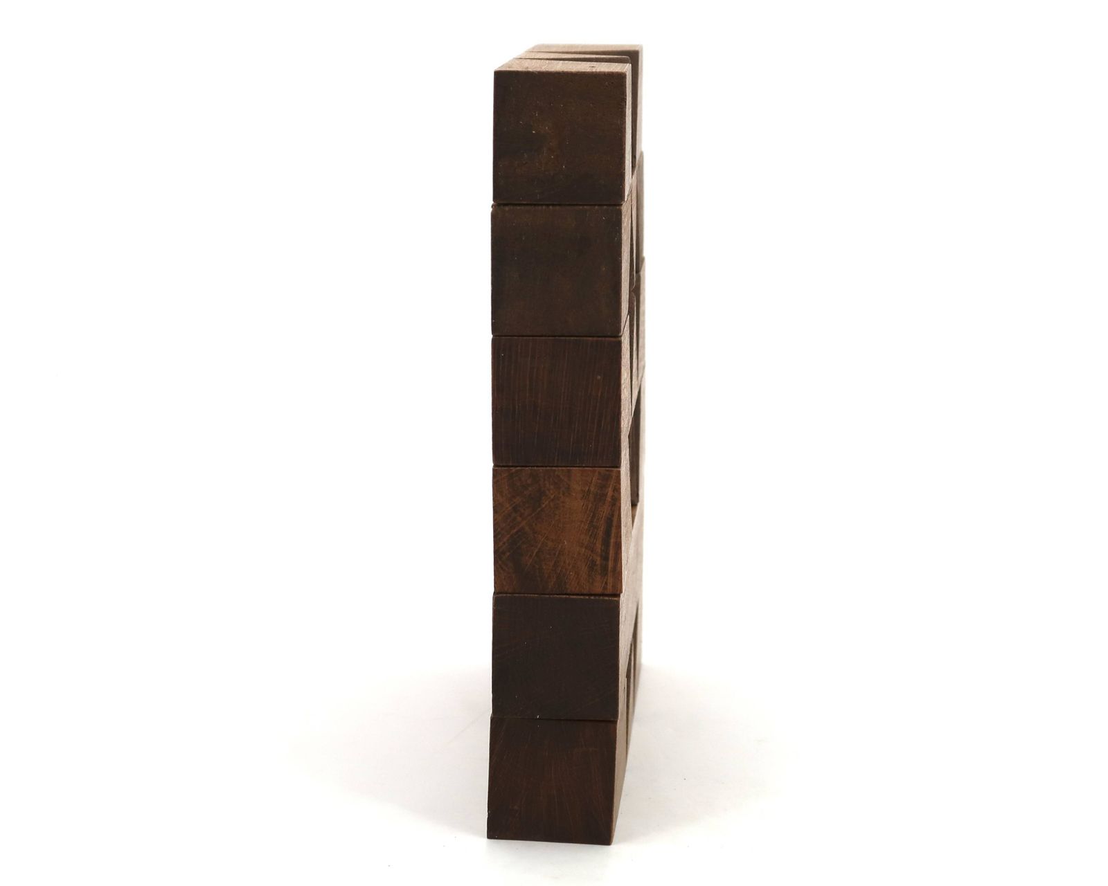 Minimalistisch en geometrisch houten sculptuur, jaren 1970. photo Kunst