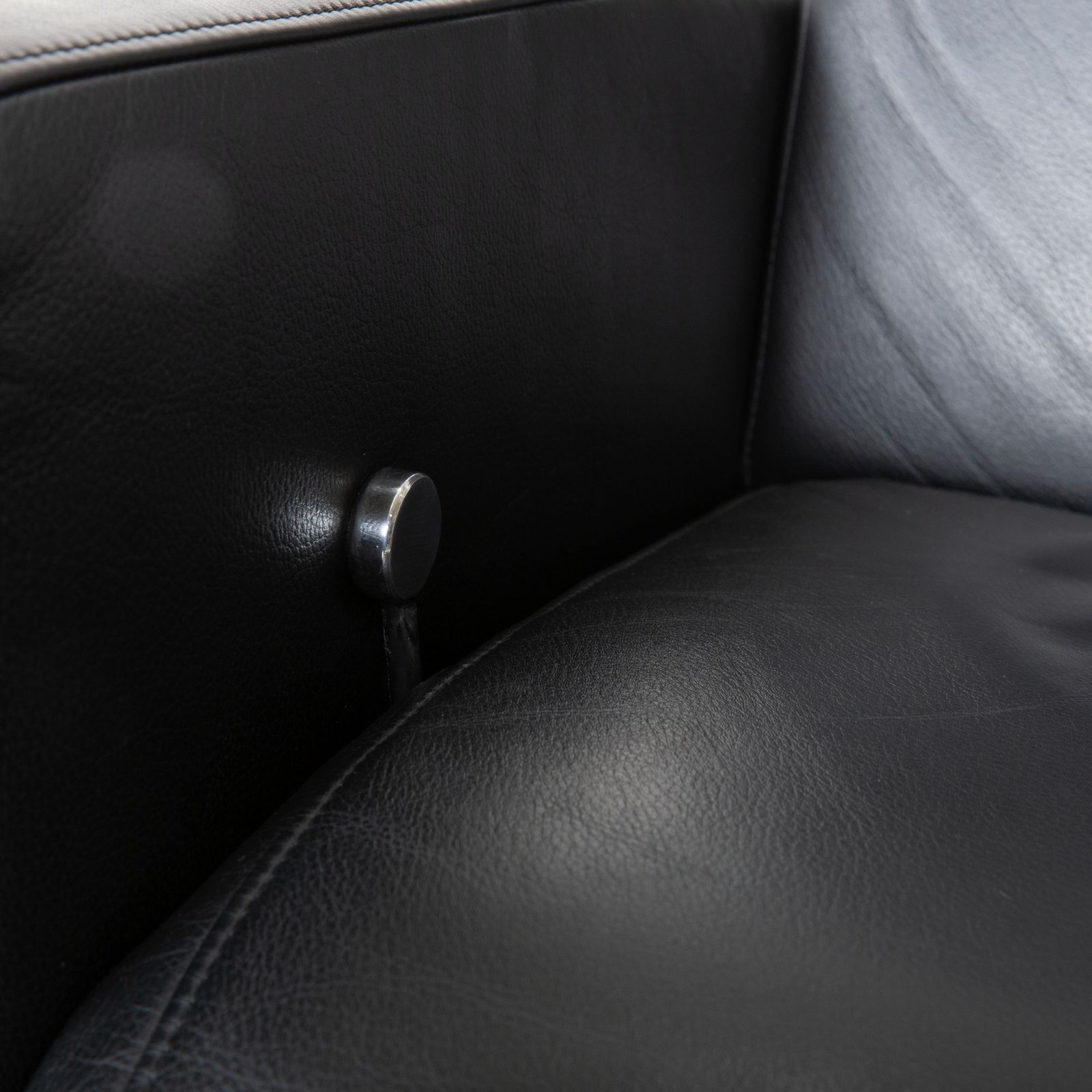 Fauteuil Rolf Benz EGO en cuir noir, dossier haut, fonction manuelle photo vinterior