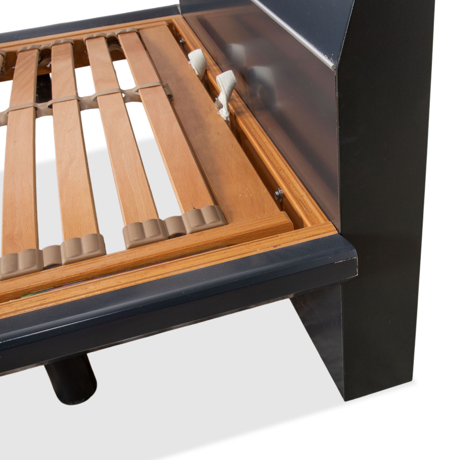 Lit Interlübke en bois avec table de nuit, bleu foncé, bleu marine, chambre photo vinterior