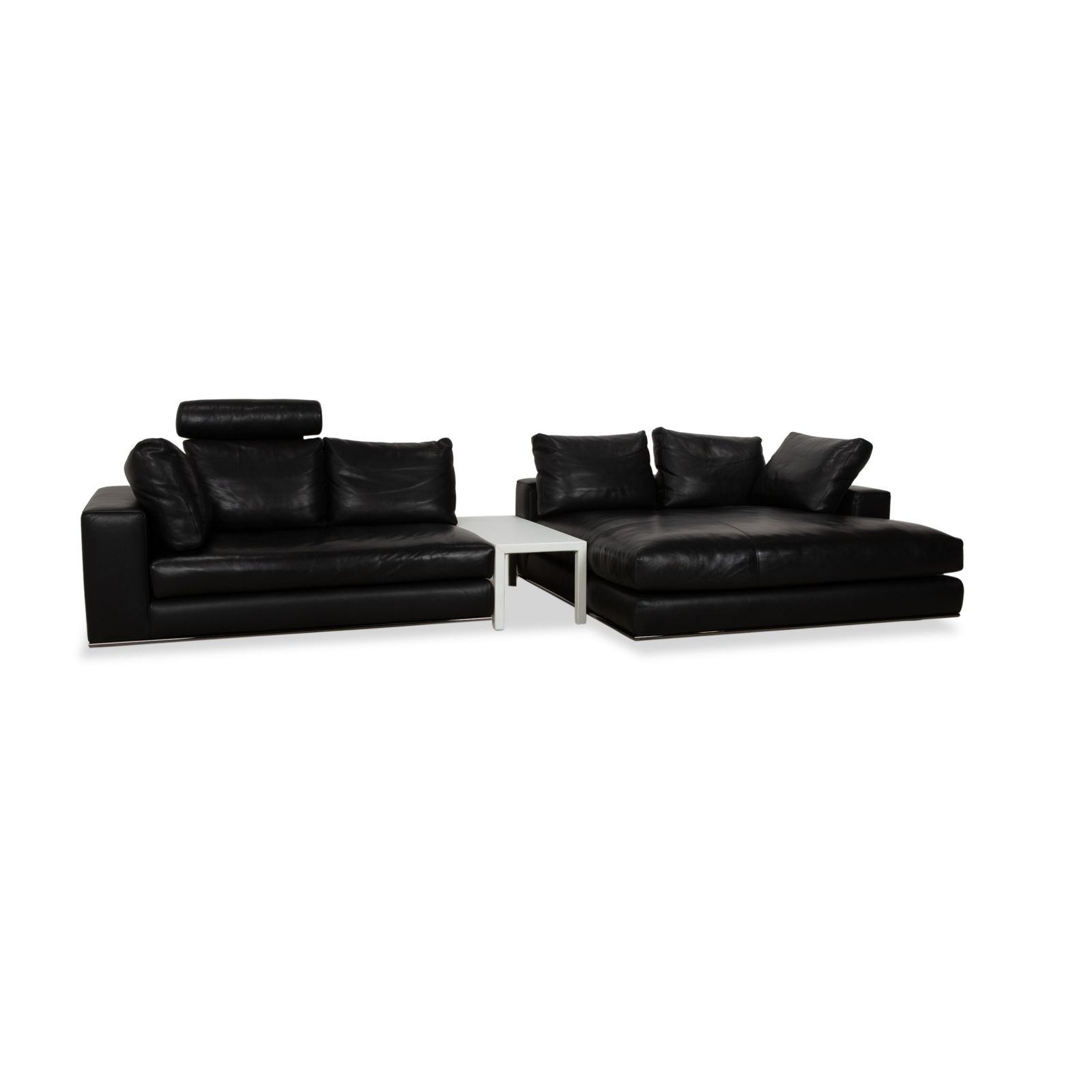 Canapé d'angle Minotti Hamilton en cuir, méridienne droite à fonction manuelle, avec table basse en cuir blanc