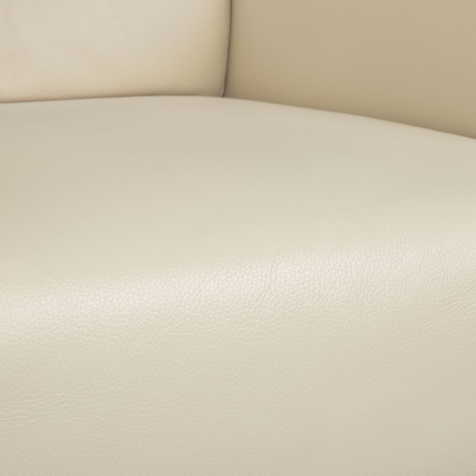 Lot de 2 fauteuils Rolf Benz 322 en cuir blanc crème photo 2569.0