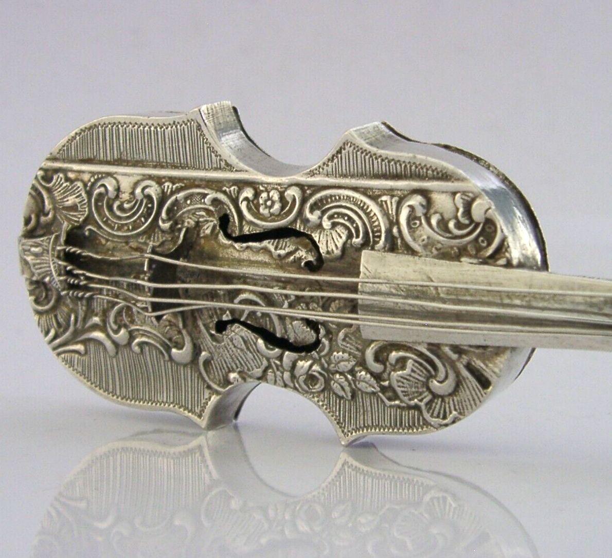 Boîte à potpourri en forme de violoncelle, argent massif 800, d'époque, années 1890 - objet de bureau rare photo furniture