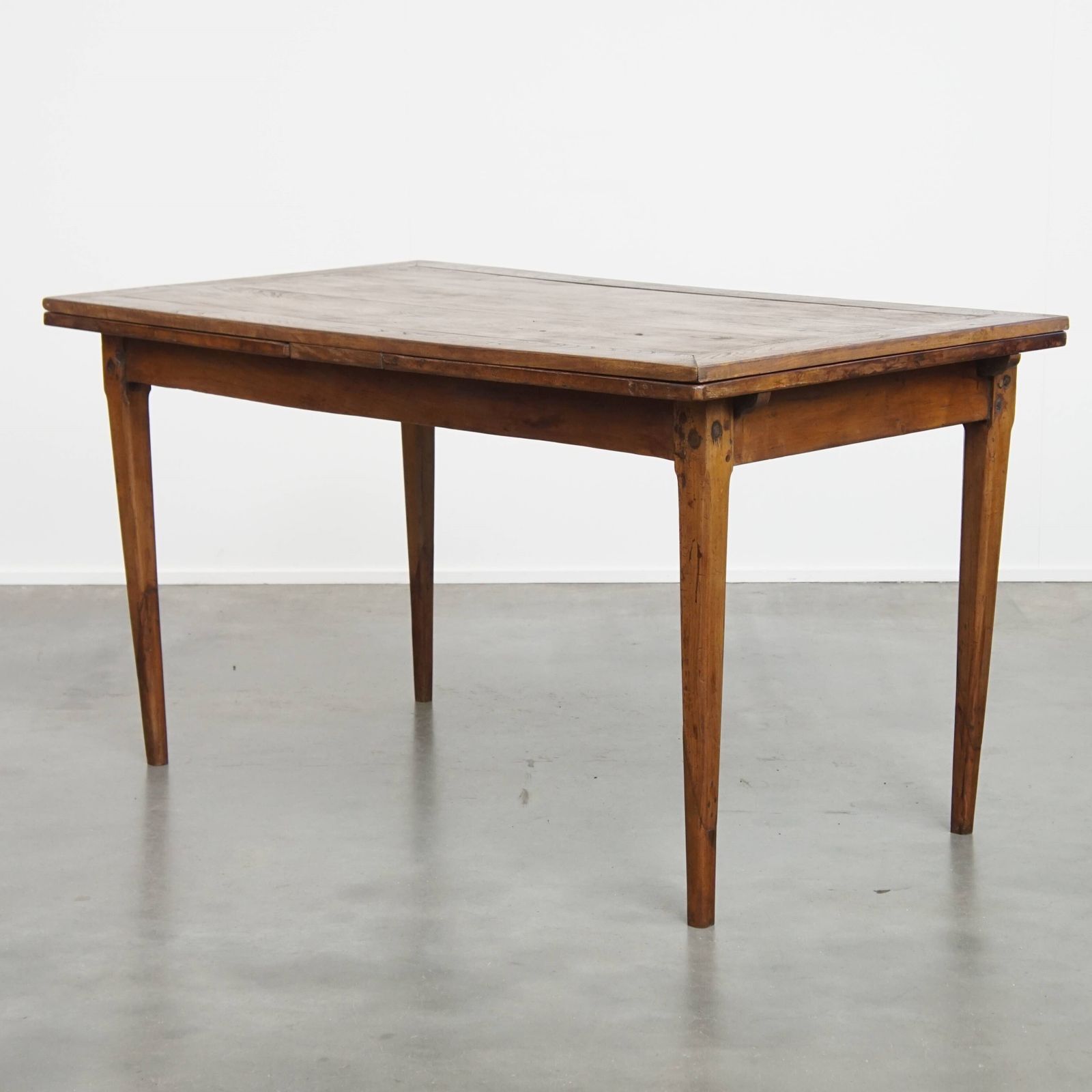Functional And Beautiful Antique English Extendable Dining Table Made Of Elm And Cherry Wood