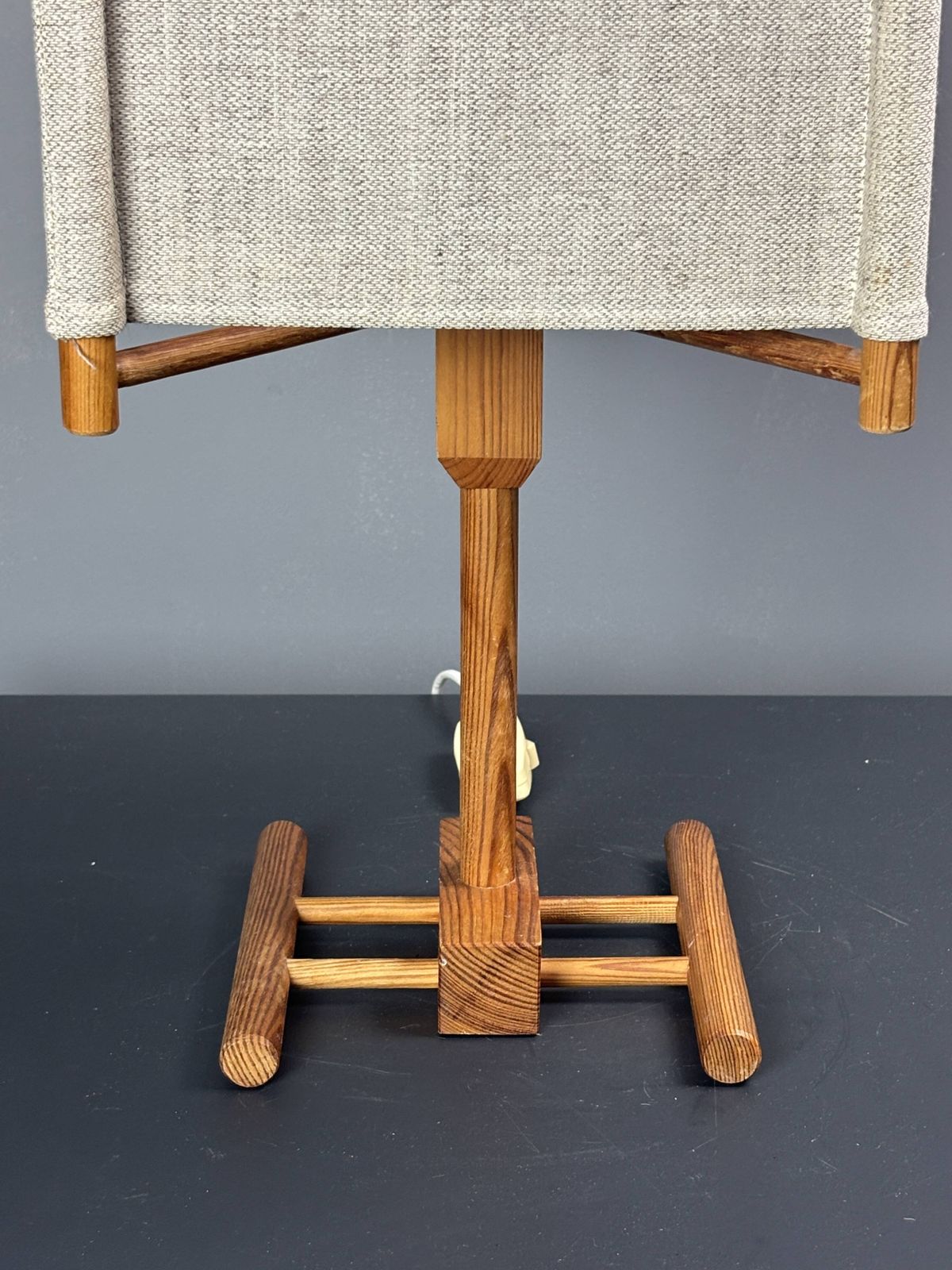 Lampe de table scandinave mid-century en pin, abat-jour carré en tissu, années 1970 photo vinterior
