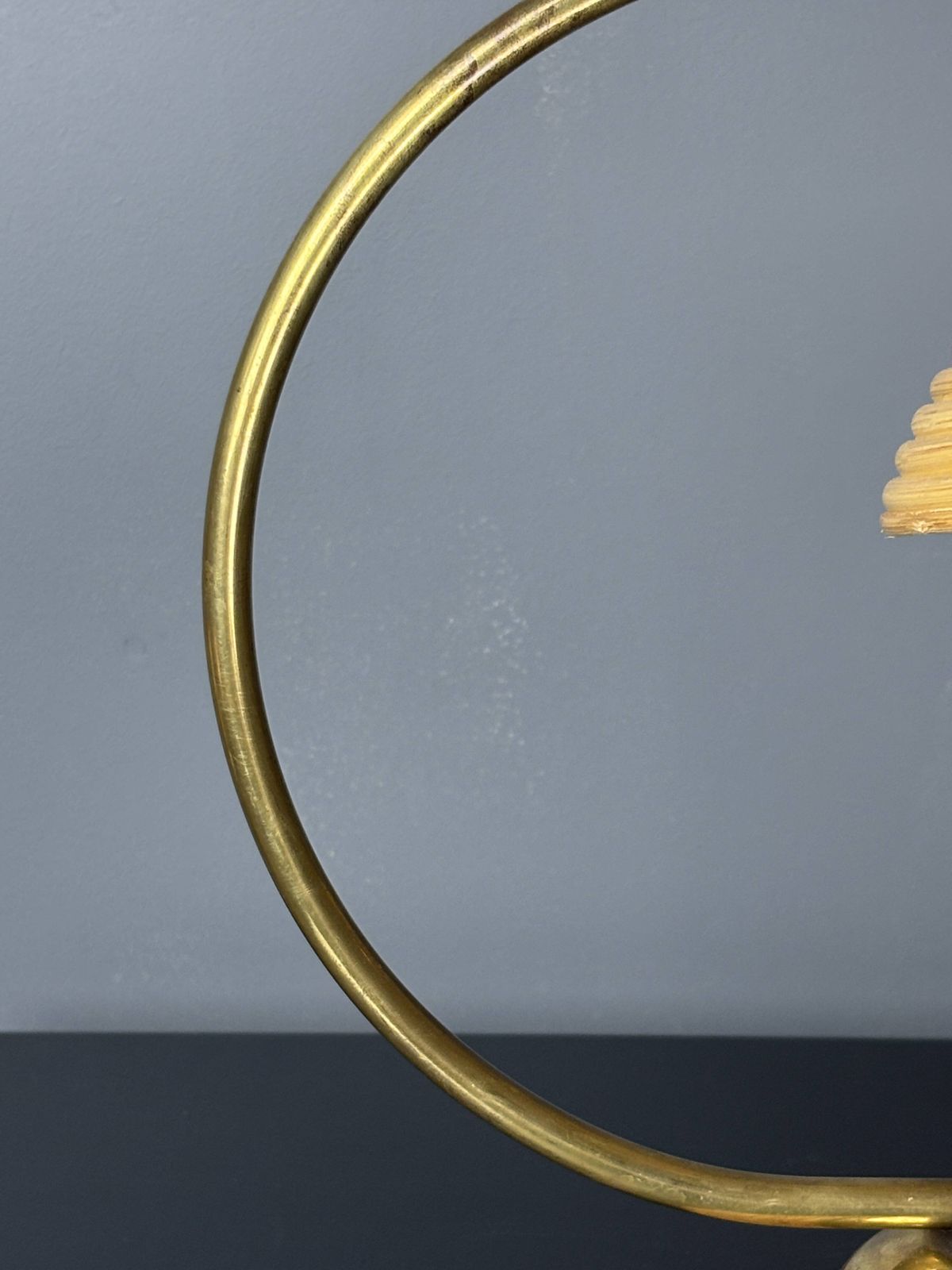 Lampe de table mid-century en rotin jonc de crayon et laiton, Italie, années 1970 photo Luminaires