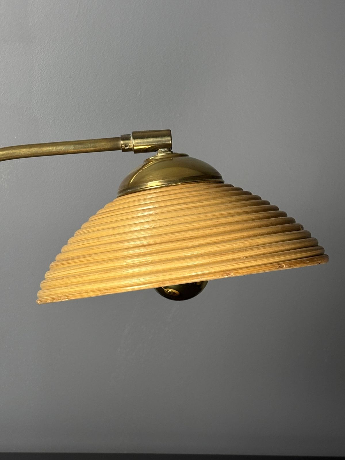 Lampe de table mid-century en rotin jonc de crayon et laiton, Italie, années 1970 photo 366.0