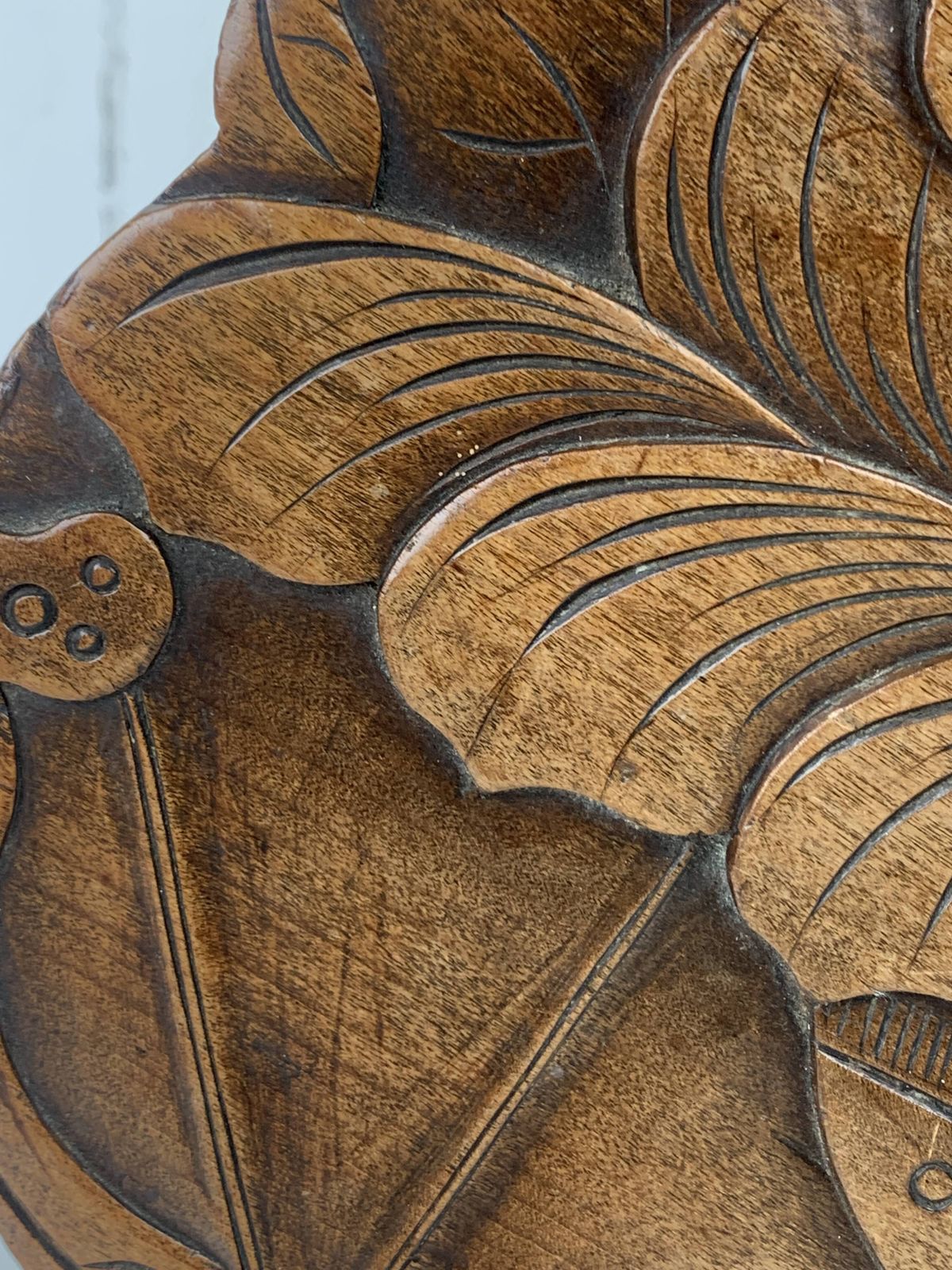420.0 Table d'appoint mid-century en chêne sculpté, pieds tournés, motif lotus, années 1950 photo