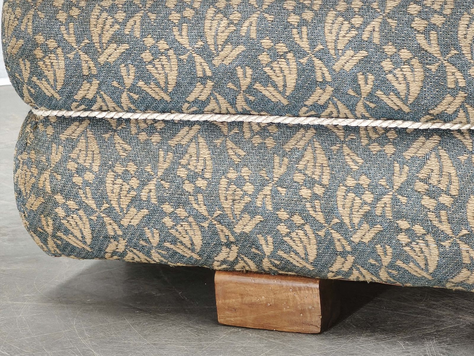 photo furniture Repose-pied ottoman Art déco en noyer, revêtement d'origine, Tchécoslovaquie, années 1930