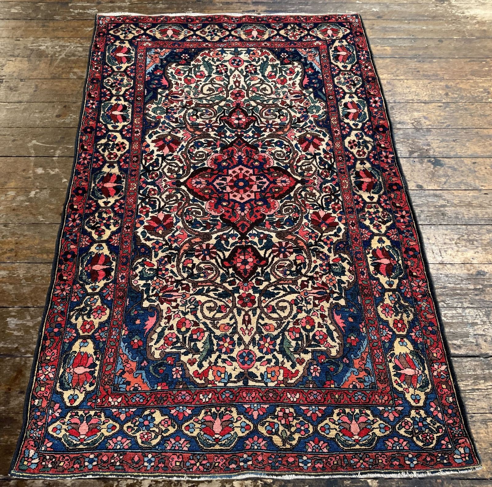 Antiek Bakhtiar tapijt 2,13 m x 1,36 m photo Textiel