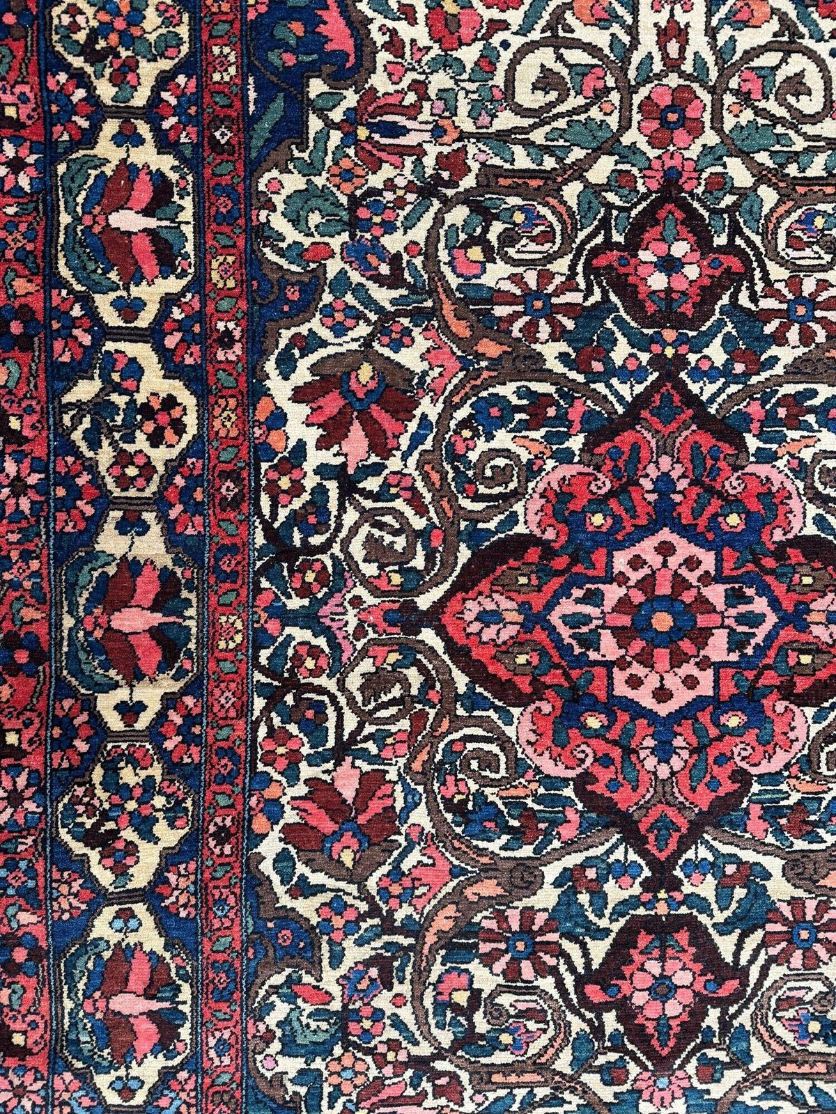 photo vinterior Antiek Bakhtiar tapijt 2,13 m x 1,36 m