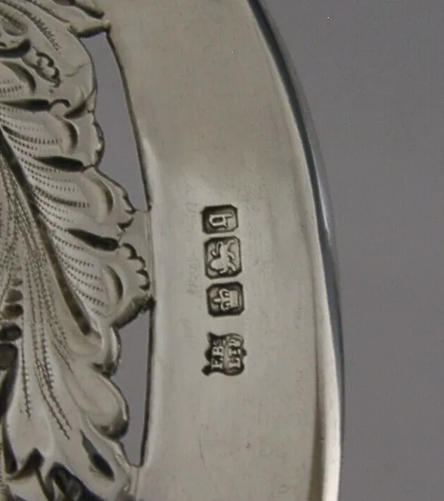 photo for sale Porte-plat d'époque en argent sterling 925, armoiries de la famille Jennens, 352 g, 1908