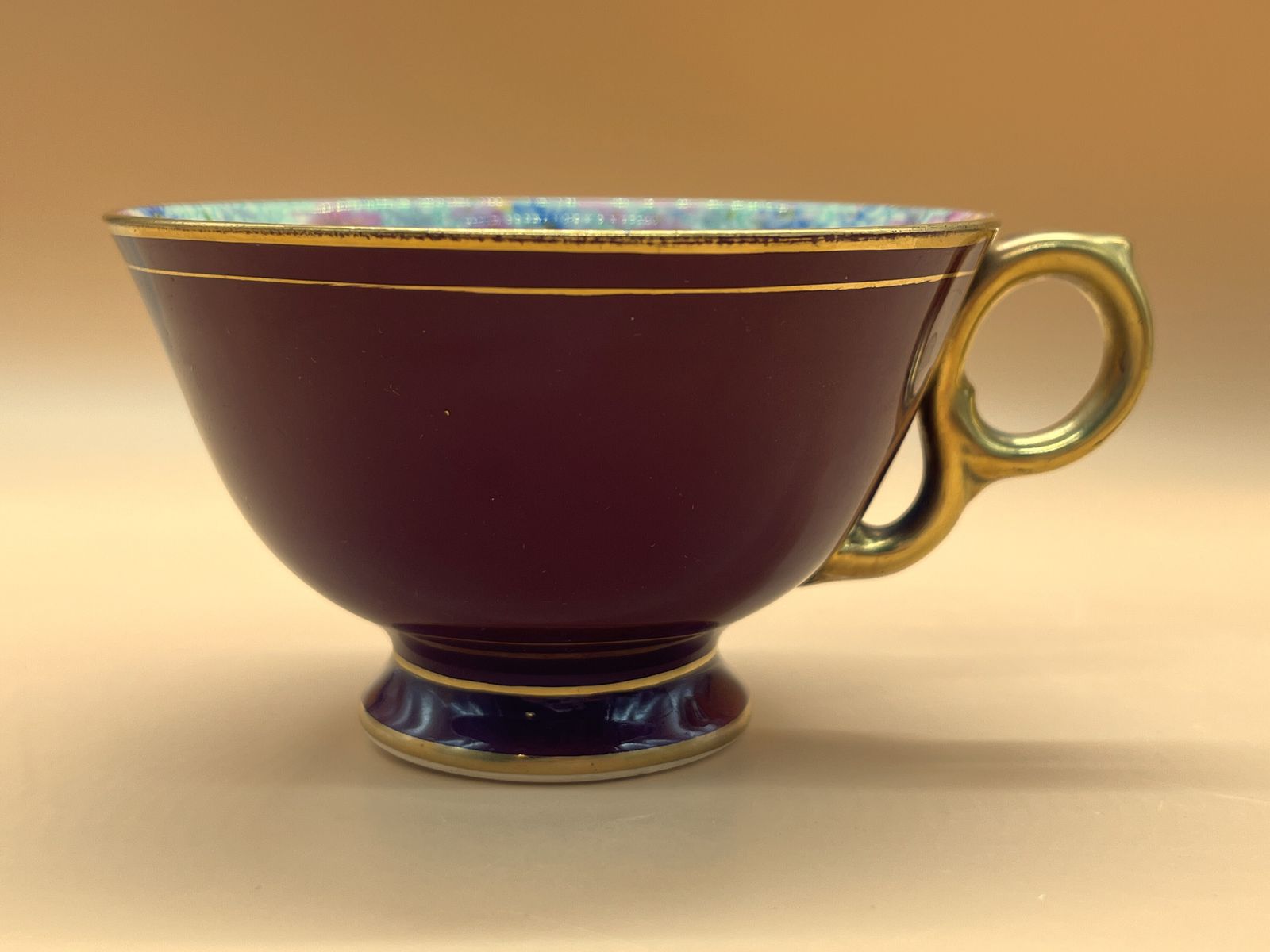 Royal Winton Pottery Marion Chintz Best Gold, tasse à thé à pied et large ouverture avec soucoupe, vers 1930. photo Décoration