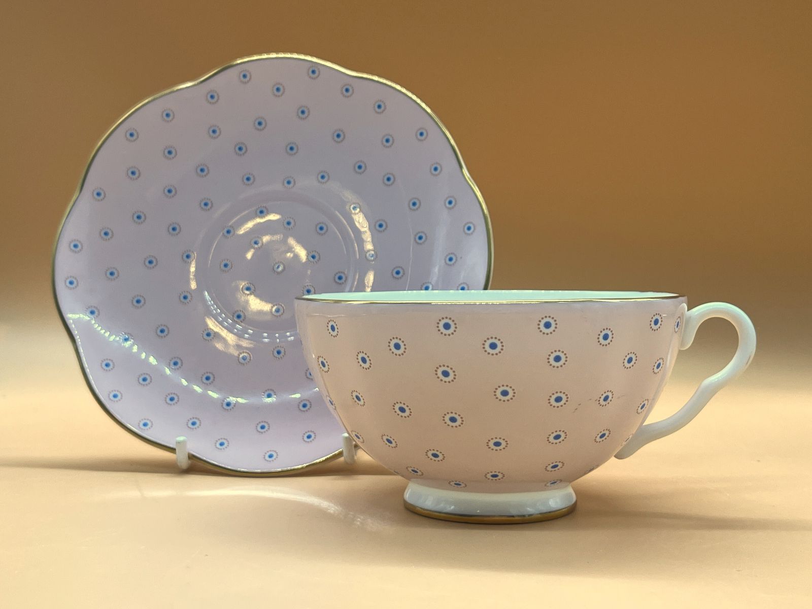 Wedgwood China The Harlequin Collection Pink Polka Dot Design theekop en schotel. photo furniture