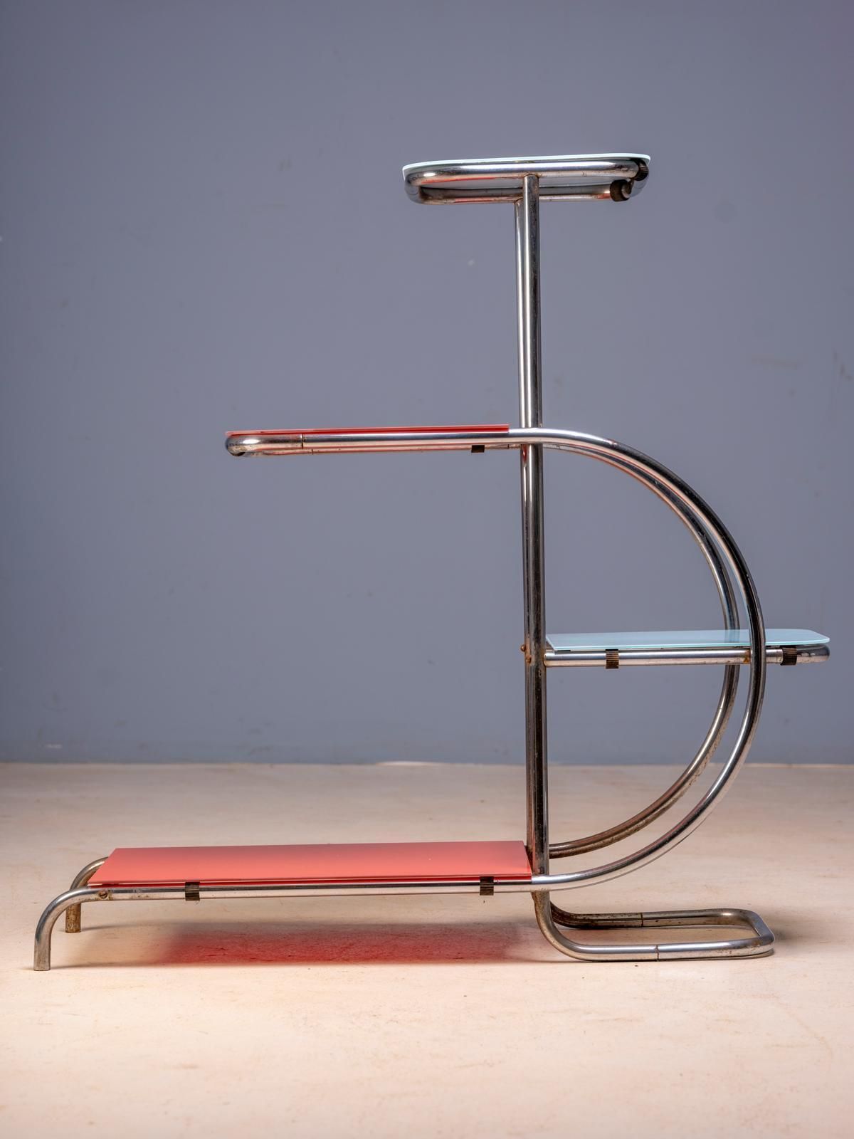 Bauhaus stalen plantenstandaard van Emile Guyot, gekleurde glazen schappen, midden 20e eeuw, Tsjecho-Slowakije, 90 × 30 × 105 cm photo for sale