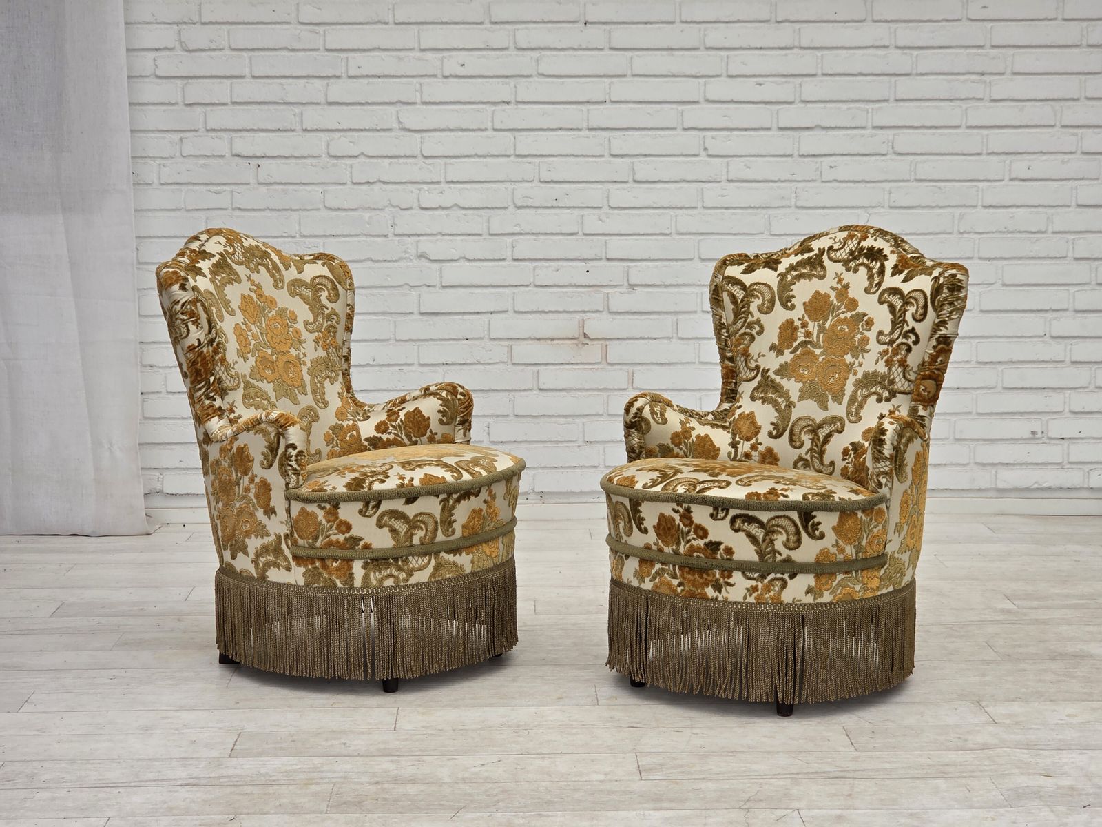 Ca. jaren 1970, set van 2 kleine Deense fauteuils, bruin/beige meubelstof. photo furniture