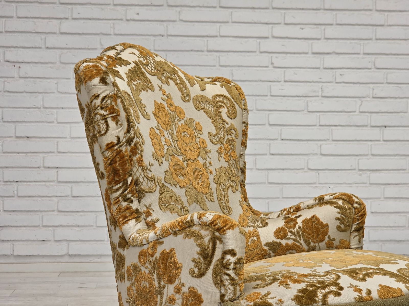 Ca. jaren 1970, set van 2 kleine Deense fauteuils, bruin/beige meubelstof. photo vinterior