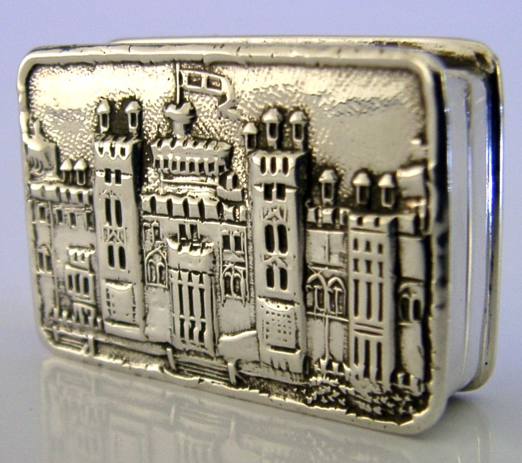 Engels massief zilveren castle top doosje Windsor Castle 1977