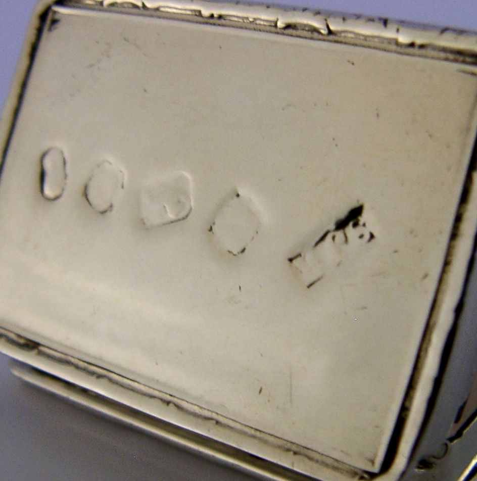 English Cast Solid Silver Windsor Castle Top Box 1977 photo vinterior