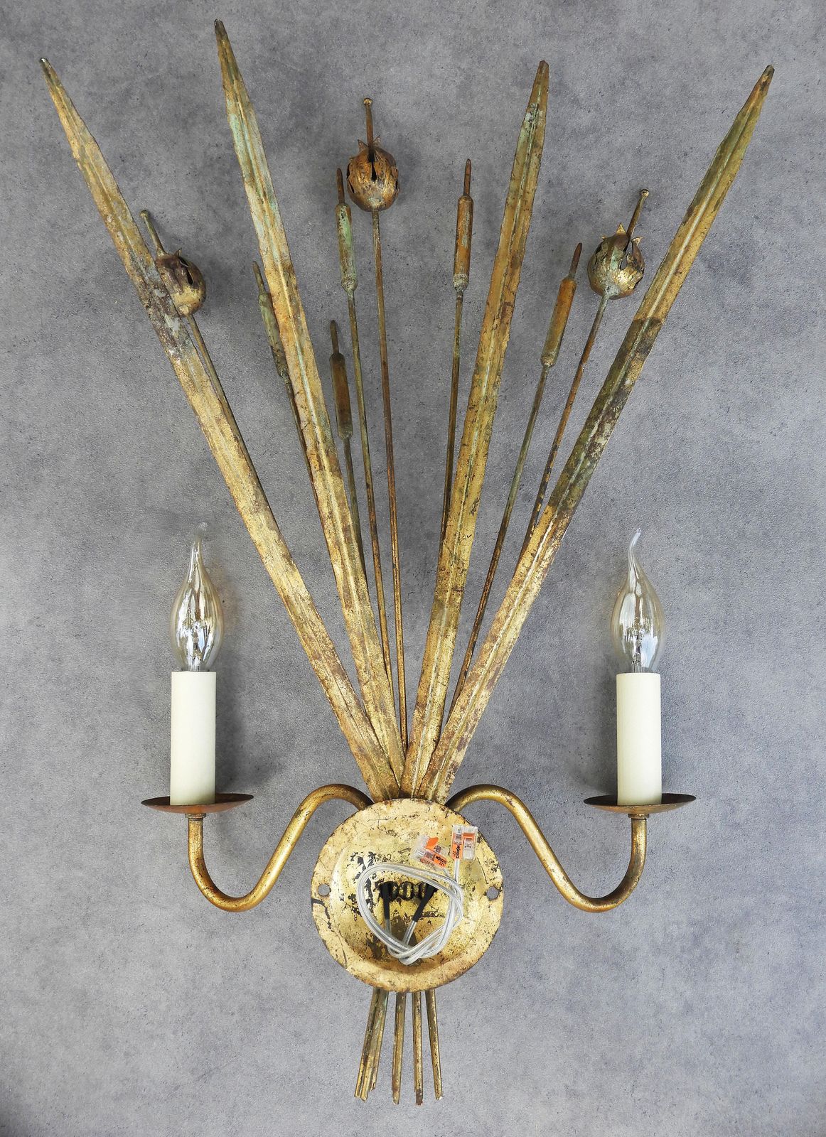 photo furniture Appliques murales espagnoles en tôle dorée, motifs roseaux et épis, vers 1960, lot de 3 pièces