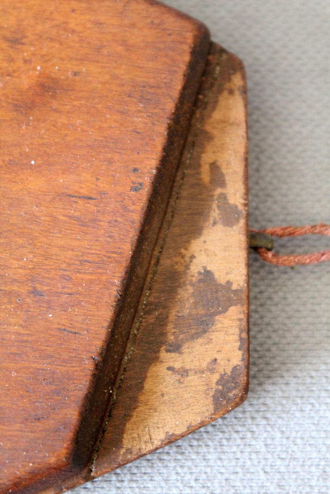Miroir pliant militaire français d'époque en bois, miroir de voyage, miroir de poche, couvercle pivotant, miroir de toilette portable, Poilu, taches sur le miroir. photo 59.0