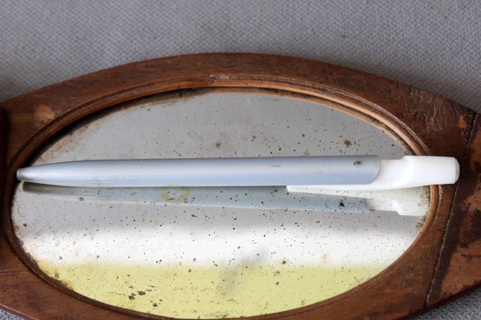 Miroir pliant militaire français d'époque en bois, miroir de voyage, miroir de poche, couvercle pivotant, miroir de toilette portable, Poilu, taches sur le miroir. photo buy