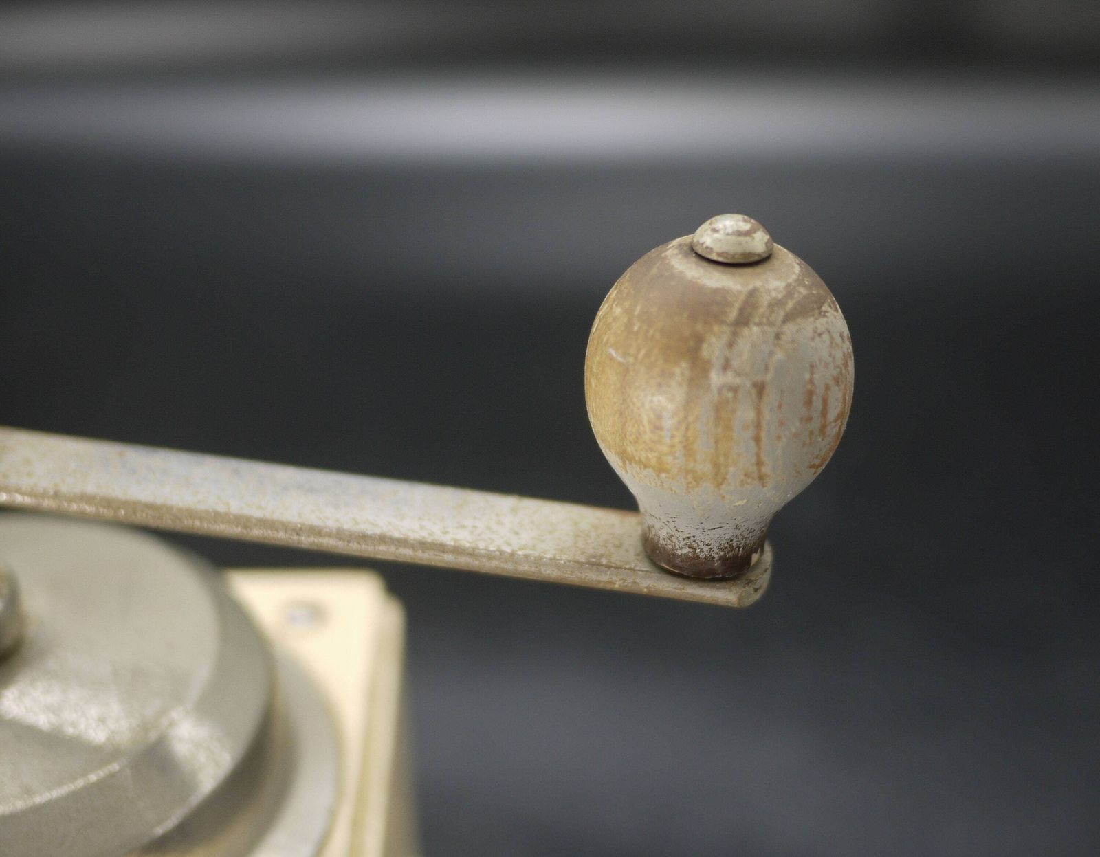 photo vinterior Pede Dienes Houten Handmatige Koffiemolen Model 718, jaren 1950