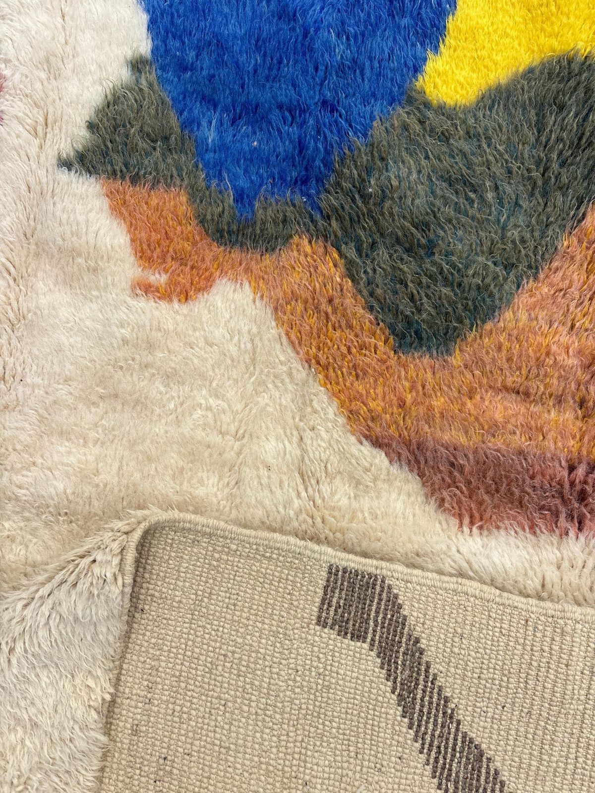 Tapis marocain Mrirt moderne 210 x 300 cm - Tapis berbère en laine fait main - Tapis abstrait coloré - Tapis contemporain de luxe photo for sale