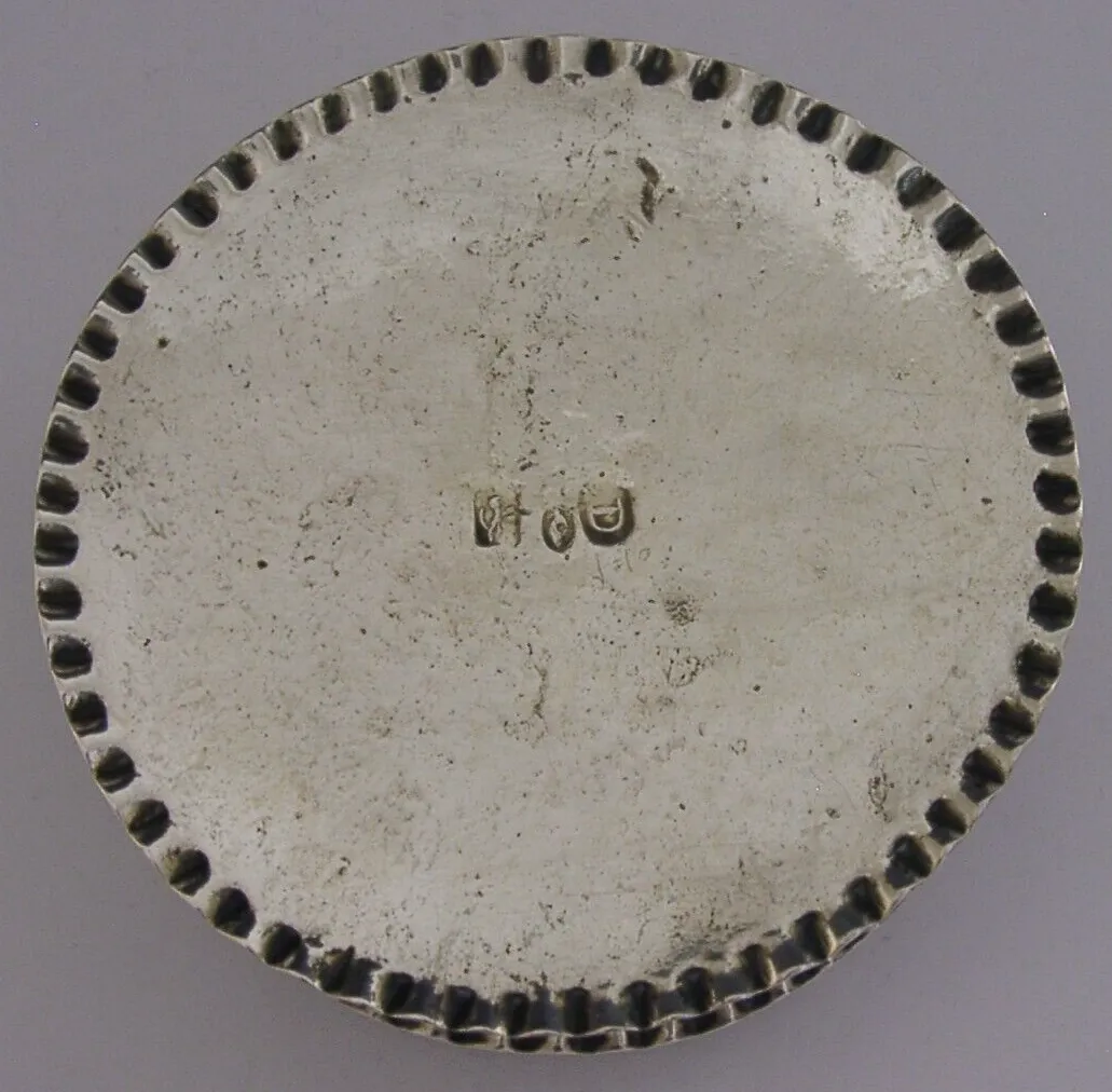 Grande boîte de table en argent massif à décor de châteaux, 196 g, d'époque, vers 1900 photo vinterior