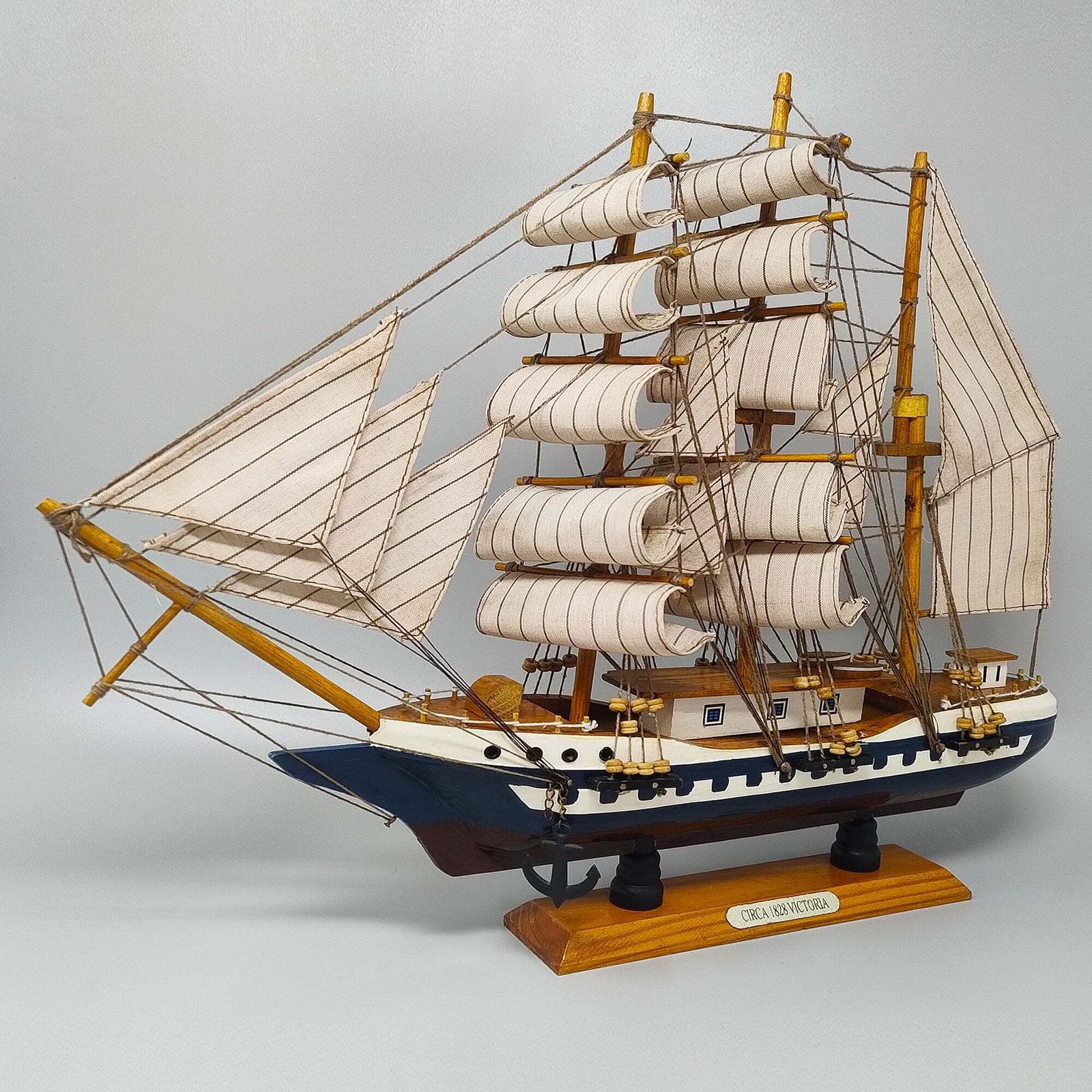 Jaren 1970 "Circa Victoria 1828" scheepsmodel. Made In England photo furniture